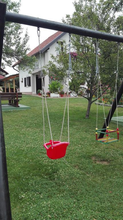 Guest House Adrijana Селище Дрезницко Екстериор снимка