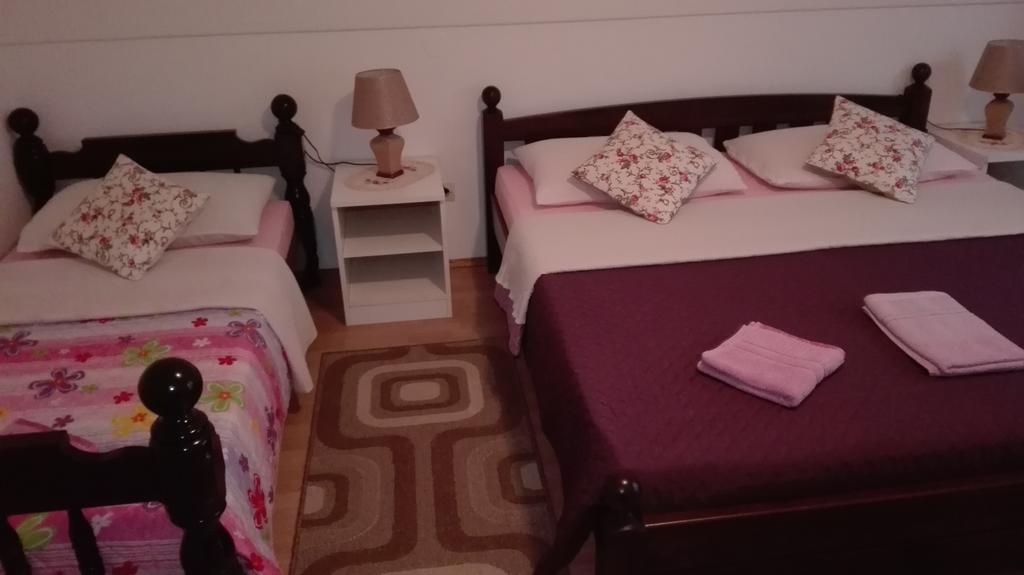Guest House Adrijana Селище Дрезницко Екстериор снимка